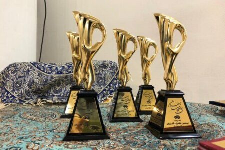 داوران بیست و یکمین جشنواره قلم زرین حکم گرفتند