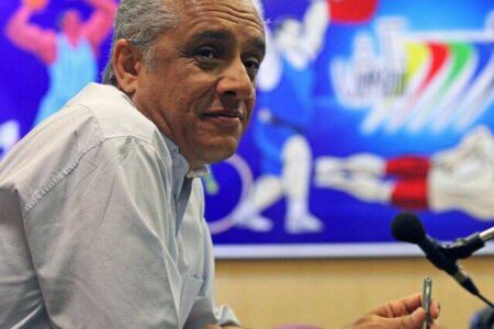 این گزارشگر فوتبال ۴۰ سال تجربه دارد