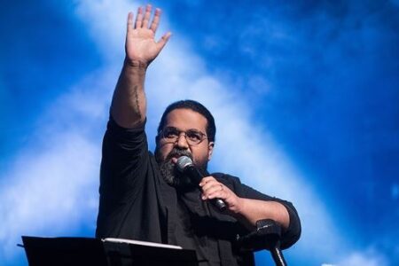 “رضا صادقی” به نفع زلزله‌زدگان خوی روی استیج می‌رود