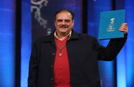 ماجرای لوح‌ دست نویس هومن برق‌نورد در اختتامیه جشنواره فیلم فجر چه بود؟