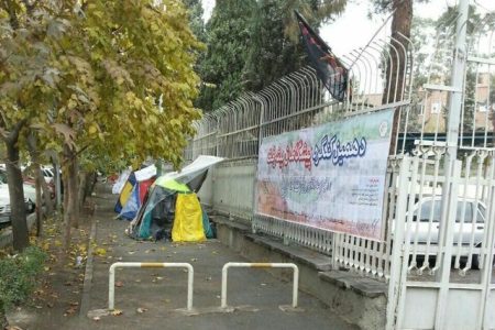 چرا «همراه‌سرا» نتوانسته به چادرخوابی در کنار بیمارستان‌ها پایان دهد؟