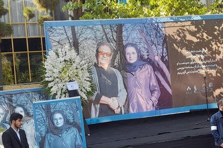 گزارشی از وداع با داریوش مهرجویی و همسرش در صبح پاییزی تهران