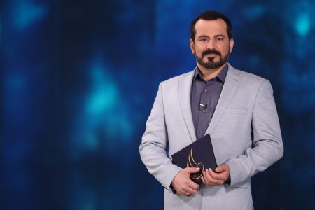 عباس موزون مجری برنامه “زندگی پس از زندگی” از صداوسیما استعفا کرد
