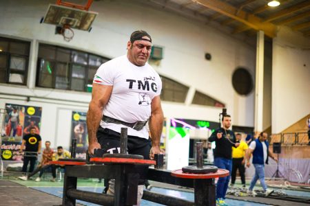 تهیه کننده «مردان آهنین»: دخل و تصرفی در جوایز نداریم/ رقابت قویترین مردان با زبان روزه