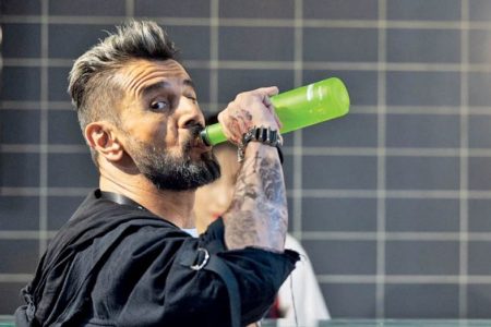 تازه‌ترین ساخته سینمایی سروش صحت جلوی دوربین رفت؛ امین حیایی در «استخر»