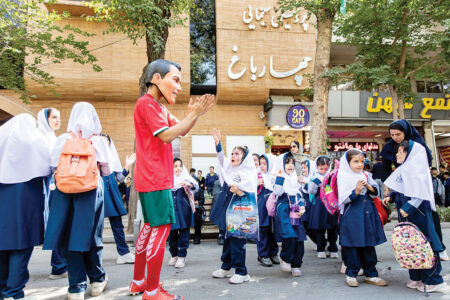 شب پروانه‌ای نصف جهان