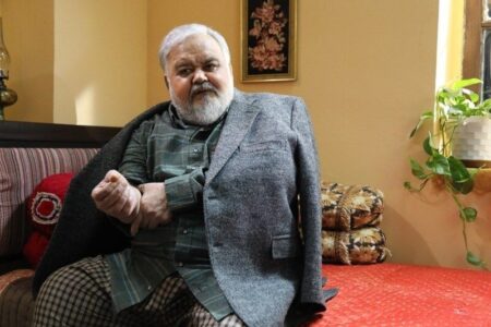 واکنش اهالی فرهنگ و هنر به درگذشت بازیگر مردمی سینمای ایران؛ از «خداحافظ نابغه» تا «دیر کردیم برای قدردانی»؛ سینما در سوگ «عمو اکبر»